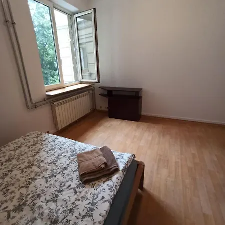 Hostel To Close Varşova